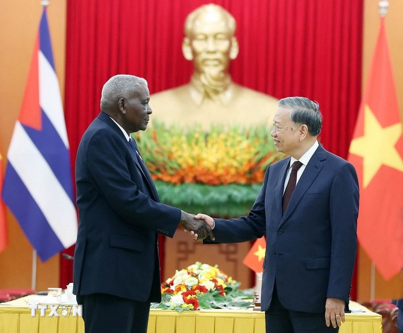 Tổng Bí thư Tô Lâm tiếp Chủ tịch Quốc hội Chính quyền nhân dân và Hội đồng Nhà nước Cuba Esteban Lazo Hernández, trong chuyến thăm chính thức Việt Nam, chiều 1/10/2025. (Ảnh: Thống Nhất/TTXVN)