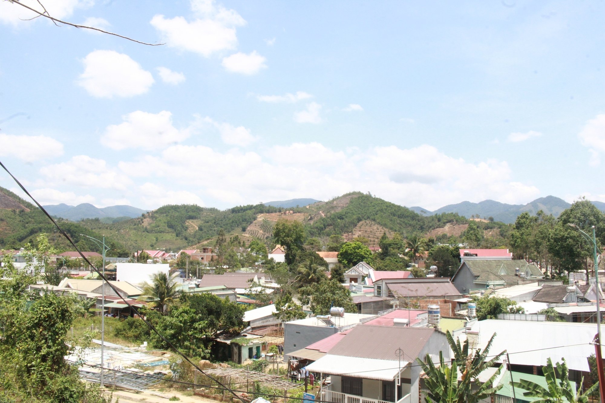 ​ເຂດ​ພູດ​ອຍ​ຂອງ​ຊົນ​ເຜົ່າ​ສ່ວນ​ໜ້ອຍ ​ແລະ ​ເຂດ​ພູດ​ອຍ ​ແຄ໋ງຮ່ວາ ນັບ​ມື້​ນັບ​ຮັ່ງມີ​ເຂັ້ມ​ແຂງ. ພາບ: ກົງຕ໋າມ