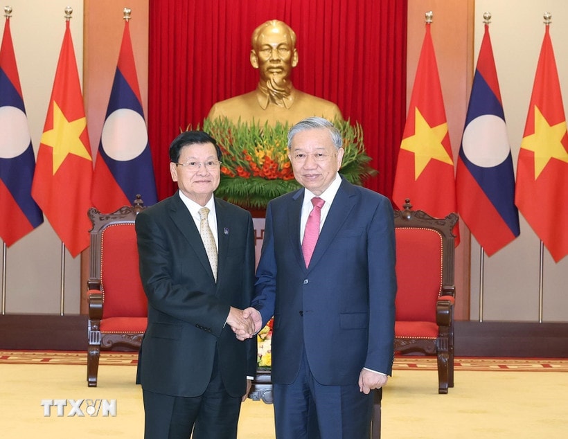 Tổng Bí thư Tô Lâm hội kiến Tổng Bí thư, Chủ tịch nước Lào Thongloun Sisoulith ngày 25/10/2025. (Ảnh: Thống Nhất/TTXVN)