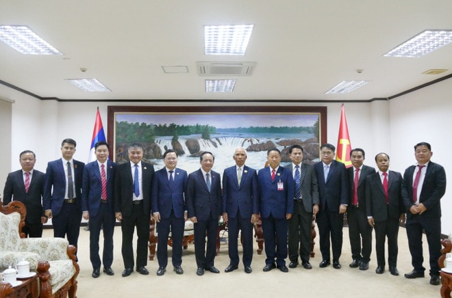 Các đại biểu hai nước tại buổi tiếp. (Ảnh: Xuân Tú/TTXVN) viet-nam-lao-tang-cuong-hop-tac-tuyen-truyen-ve-quan-he-dac-biet-giua-hai-nuoc3.jpg