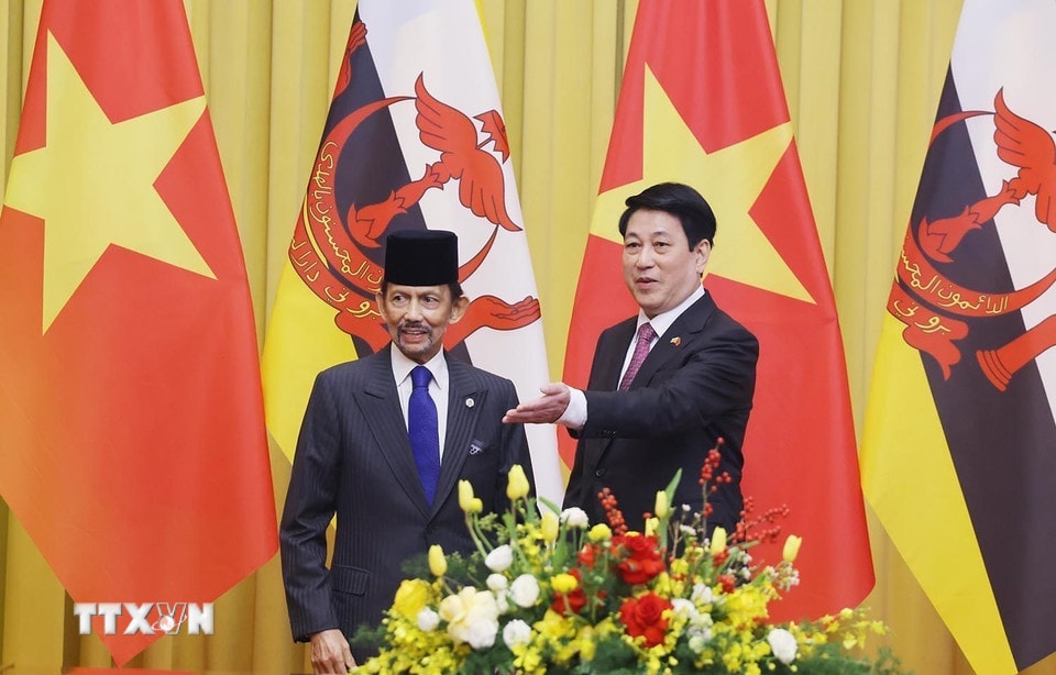 President Luong Cuong og Sultan av Brunei Darussalam Haji Hassanal Bolkiah. (Foto: Lam Khanh/VNA)