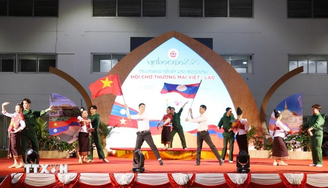 ttxvn-hoi-cho-viet-lao.jpg