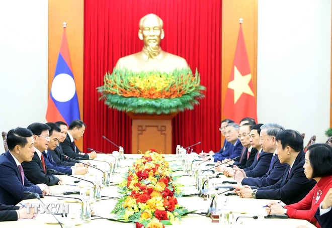 Sáng 2/9/2025, tại Trụ sở Trung ương Đảng, Tổng Bí thư Tô Lâm hội kiến Tổng Bí thư, Chủ tịch nước Thongloun Sisoulith và Đoàn đại biểu Lào sang Việt Nam dự Lễ kỷ niệm 80 năm Cách mạng Tháng Tám và Quốc khánh 2/9. (Ảnh: Thống Nhất/TTXVN) ttxvn-viet-lao-3.jpg