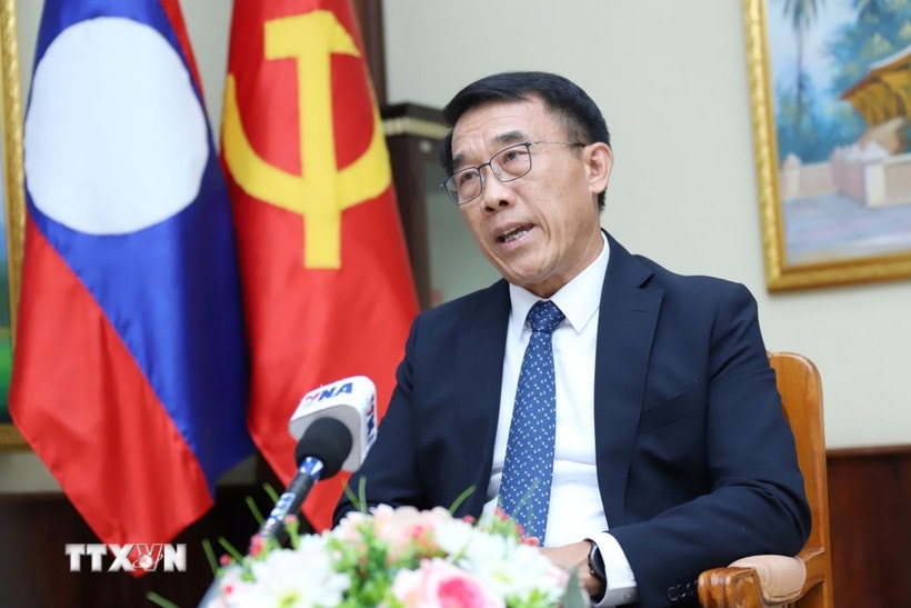 Ông Bounleua Phandanouvong, Trưởng Ban Đối ngoại Trung ương Đảng NDCM Lào, trả lời phỏng vấn. (Ảnh: Xuân Tú/TTXVN)