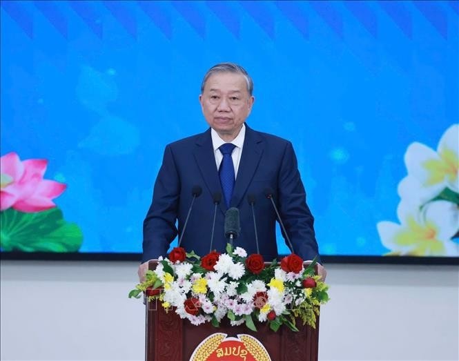 Party General Secretary To Lam delivers a policy speech at the Lao National Academy of Politics and Public Administration in Vientiane on December 1 (Photo: VNA)
