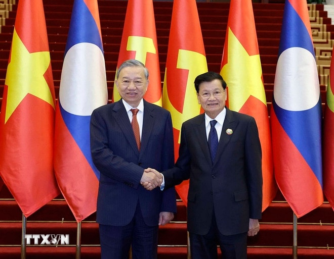 Tổng Bí thư Ban Tô Lâm và Tổng Bí thư, Chủ tịch nước Lào Thongloun Sisoulith đồng chủ trì Cuộc gặp cấp cao giữa Đảng Cộng sản Việt Nam và Đảng Nhân dân Cách mạng Lào. (Ảnh: Thống Nhất/TTXVN) ttxvn-tong-bi-thu-to-lam-gap-tong-bi-thu-lao-1-resize.jpg