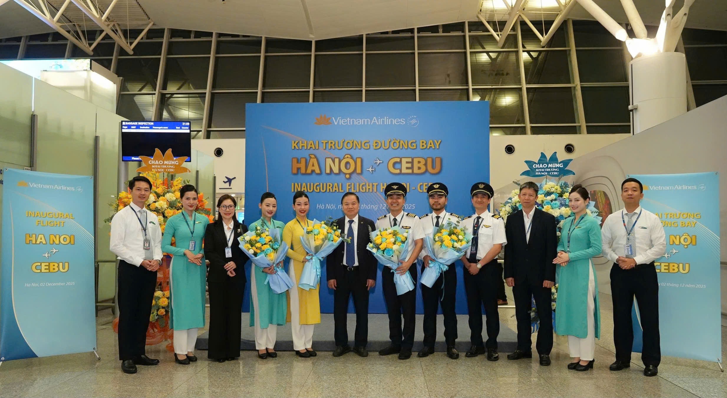 1 The entire crew of the first flight departing from Hanoi to Cebu