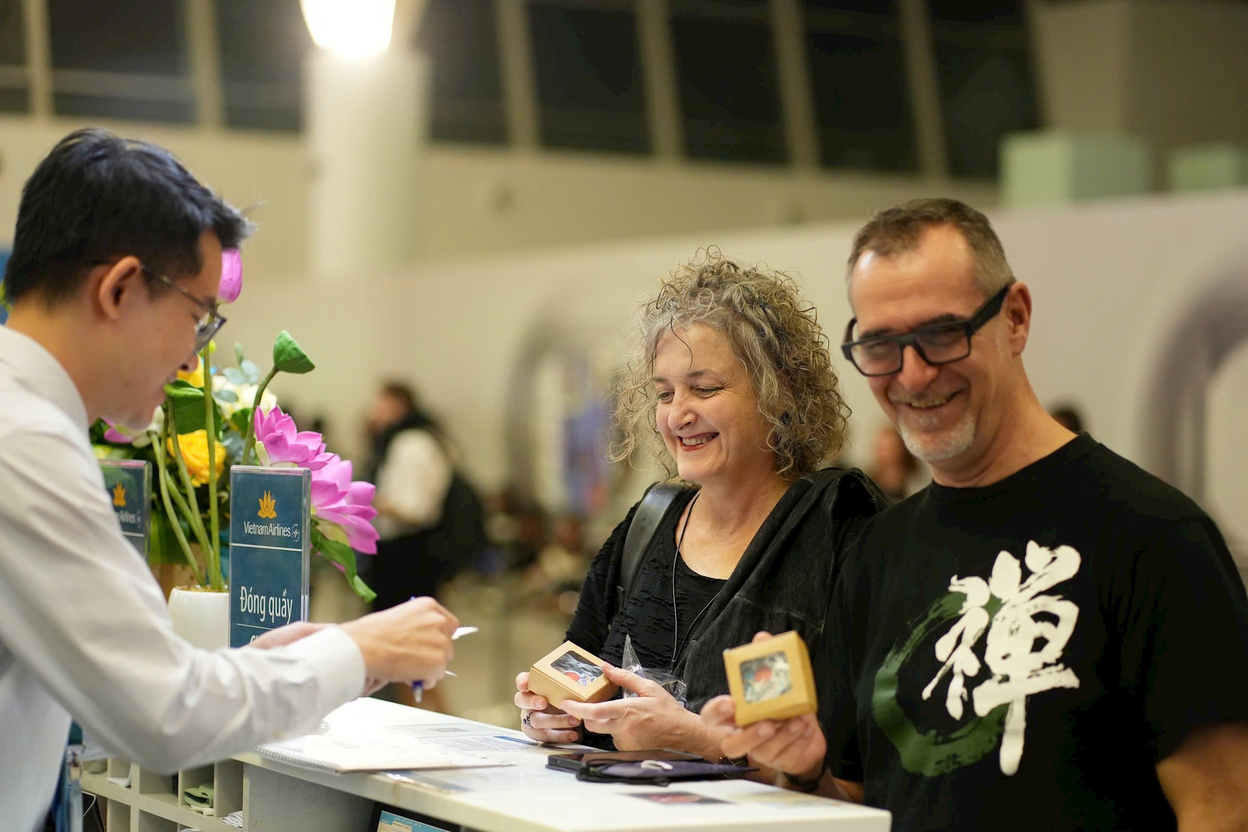 5 The first foreign guests on the inaugural flight of the direct flight HAN - CEB