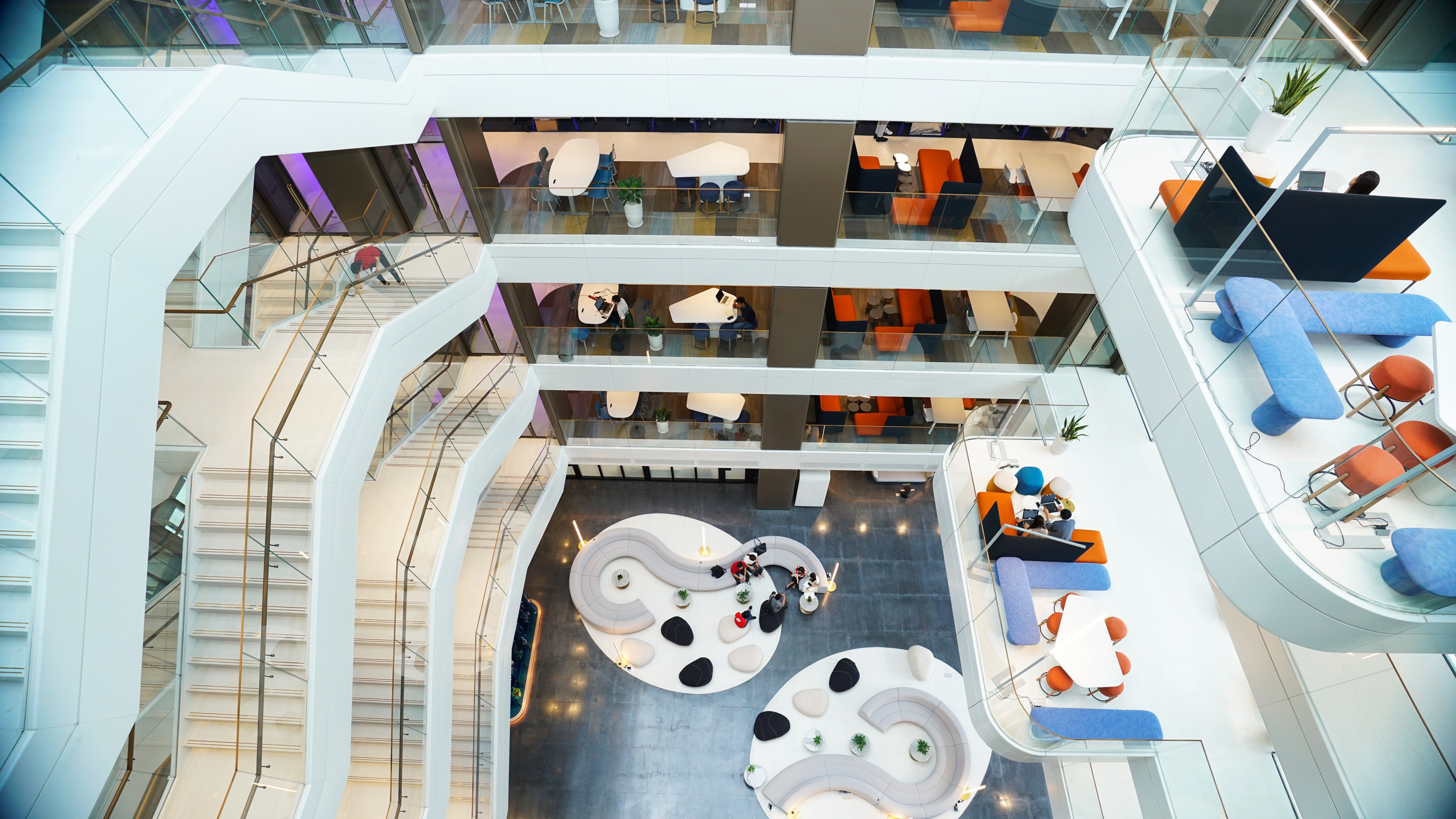 Spațiu de lucru modern la Masan Consumer