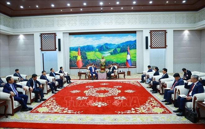 At the meeting between Prime Minister Pham Minh Chinh met with General Secretary of the Lao People’s Revolutionary Party (LPRP) and President of Laos Thongloun Sisoulith on December 3 afternoon. Photo: VNA hoi-kien-2.jpg