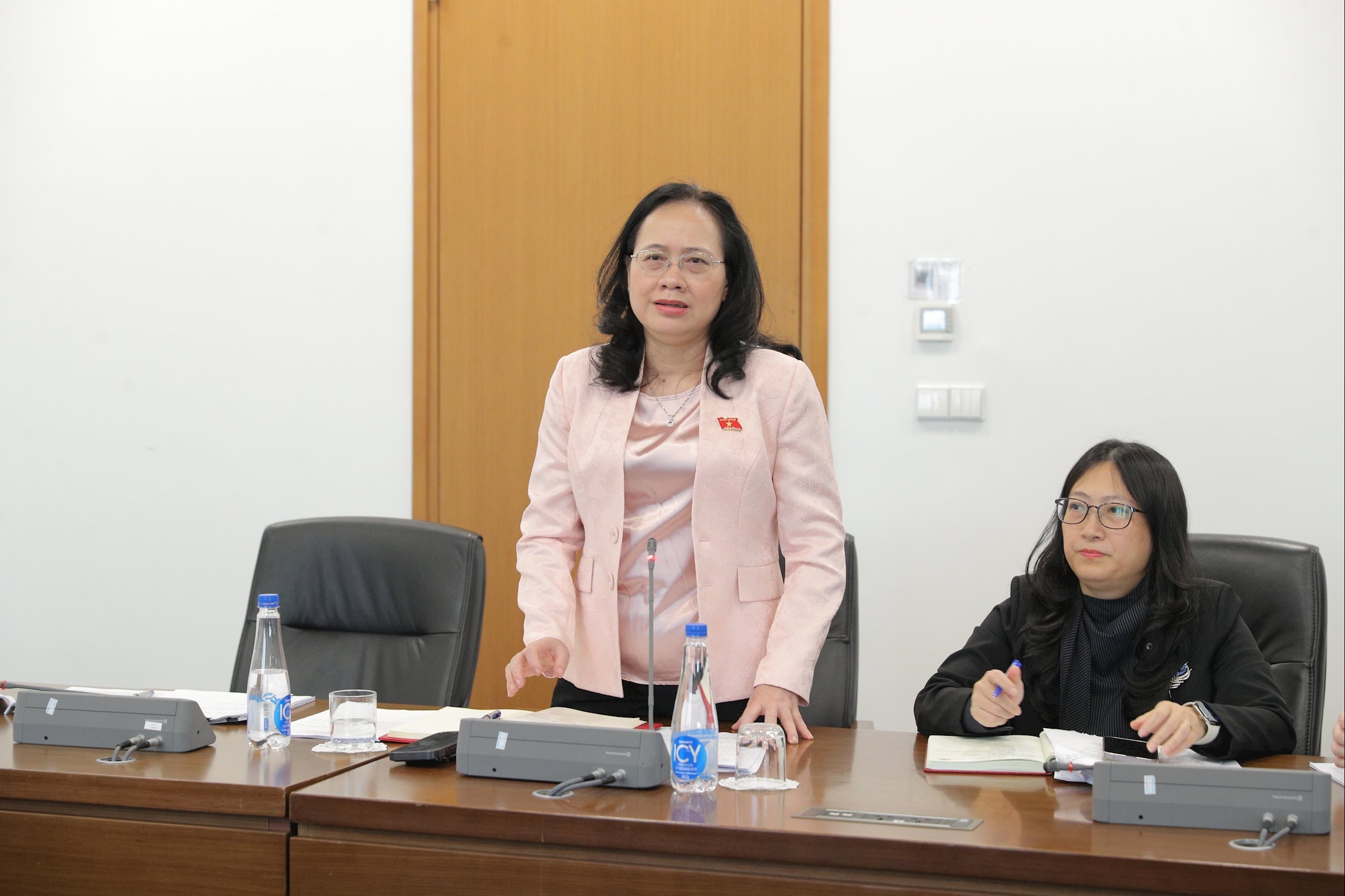 Wakil Kepala Kantor Majelis Nasional Nguyen Thi Thuy Ngan berbicara