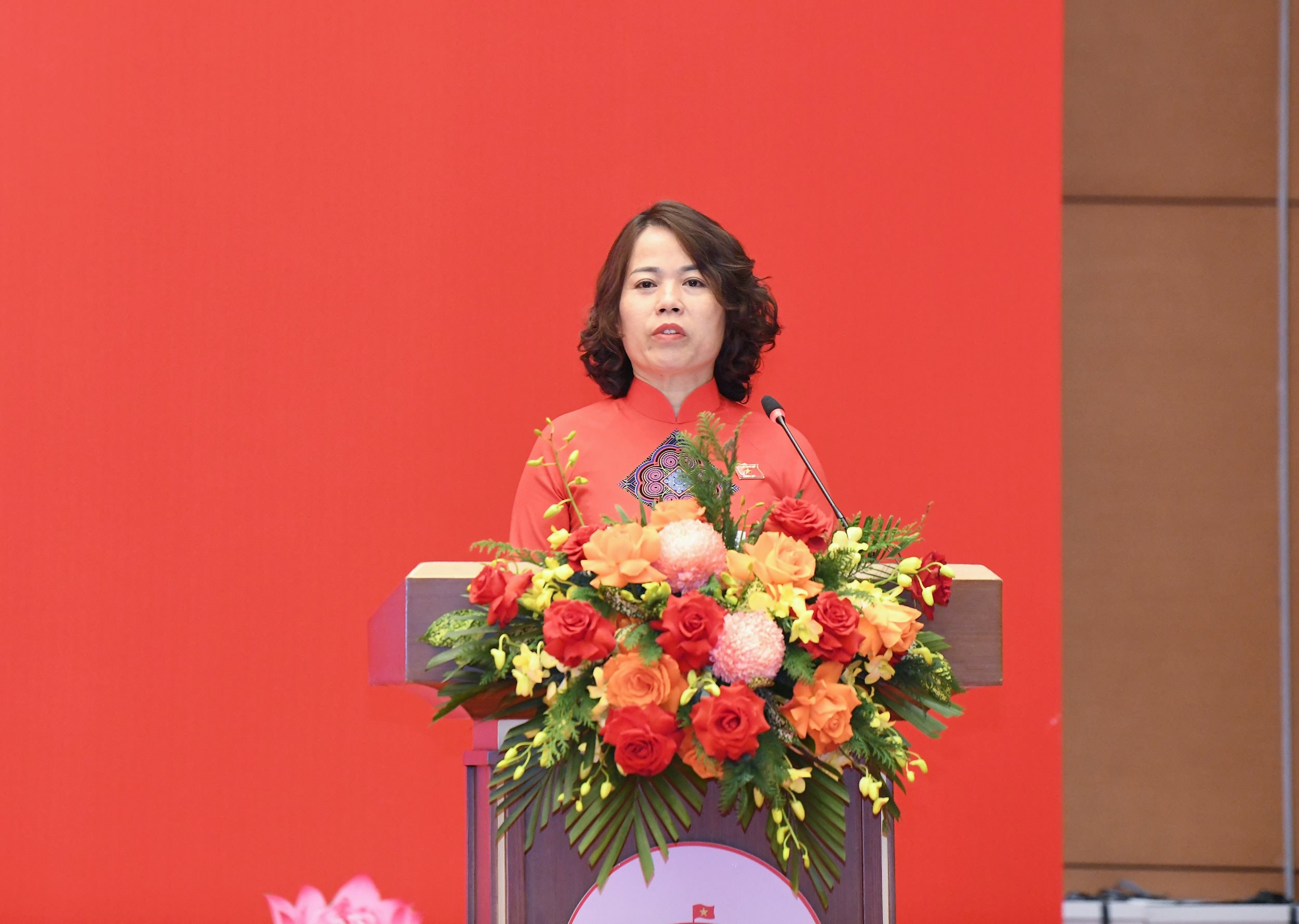 ប្រធានគណៈប្រតិភូរដ្ឋសភាខេត្ត Tuyen Quang Ly Thi Lan.១