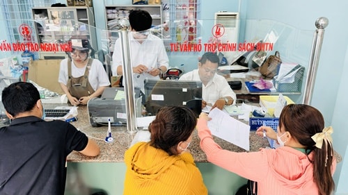 10- Chính sách bảo hiểm thất nghiệp là điểm tựa vững chắc của người lao động. Ảnh ITN