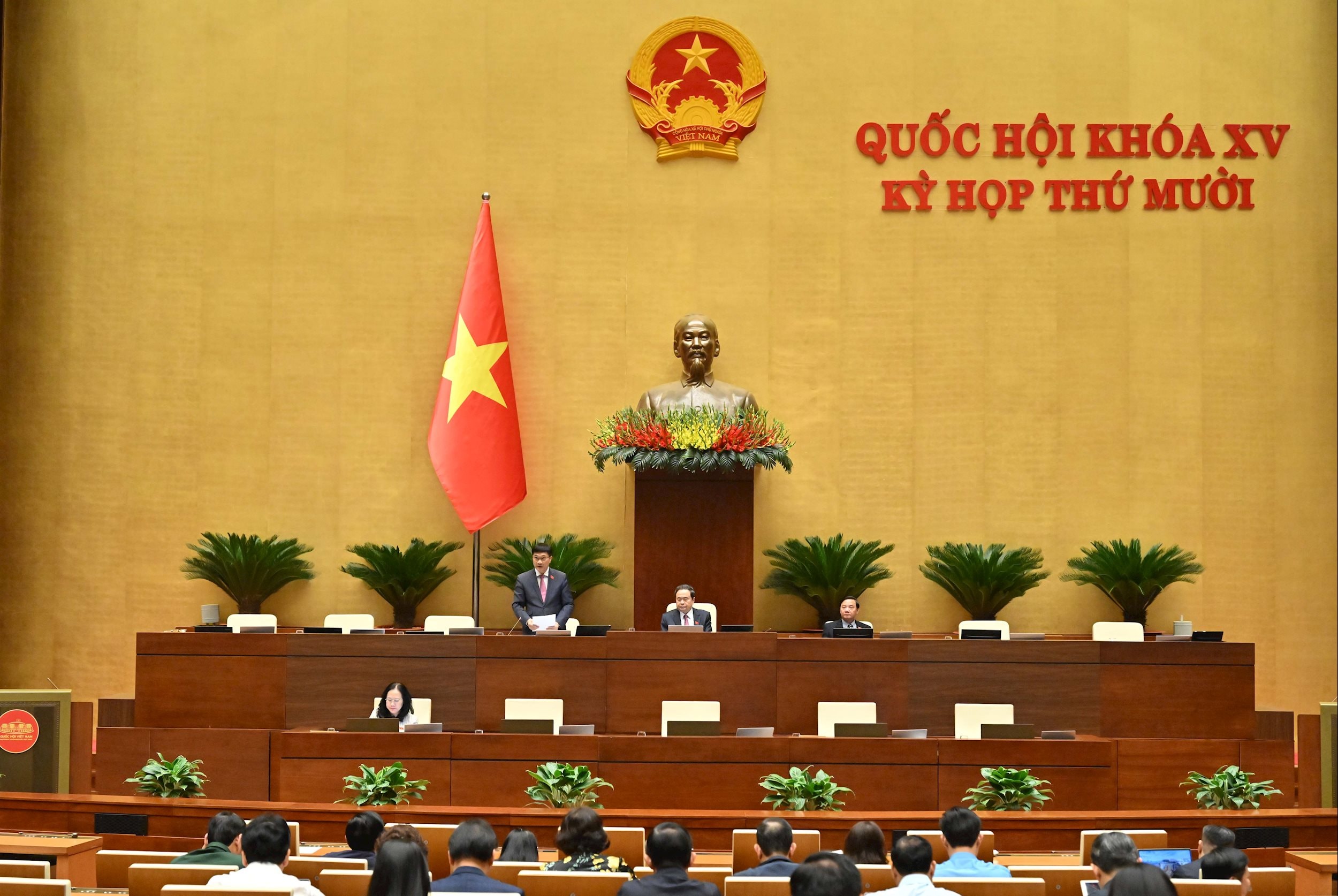 Phó Chủ tịch Quốc hội Vũ Hồng Thanh điều hành phiên họpVQK_1374