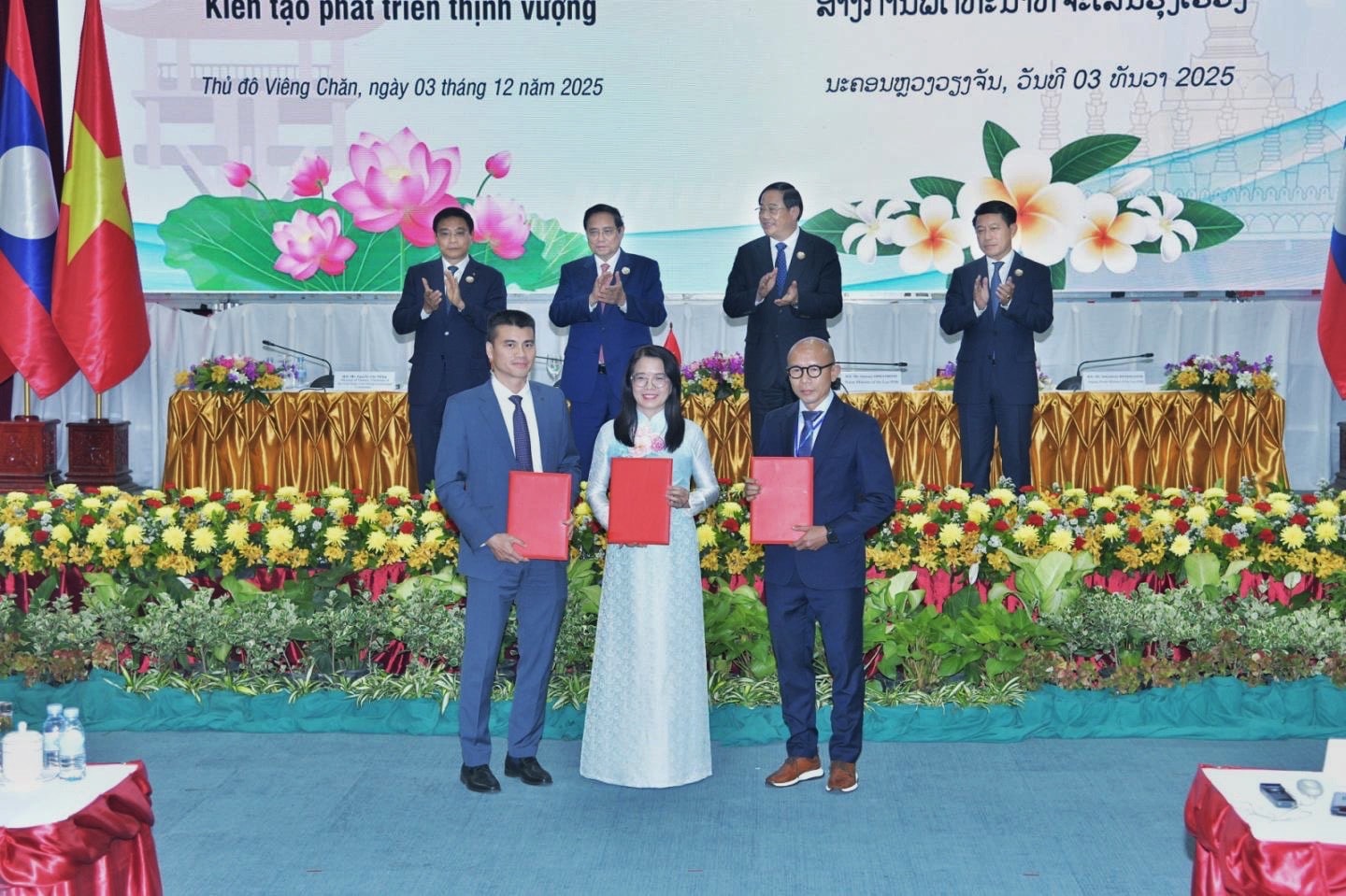 Vietnam Airlines, Saigontourist Group và Hiệp hội các Công ty Lữ hành Lào đã ký kết Biên bản ghi nhớ hợp tác, mở ra cơ hội phát triển du lịch và kinh tế giữa hai nước