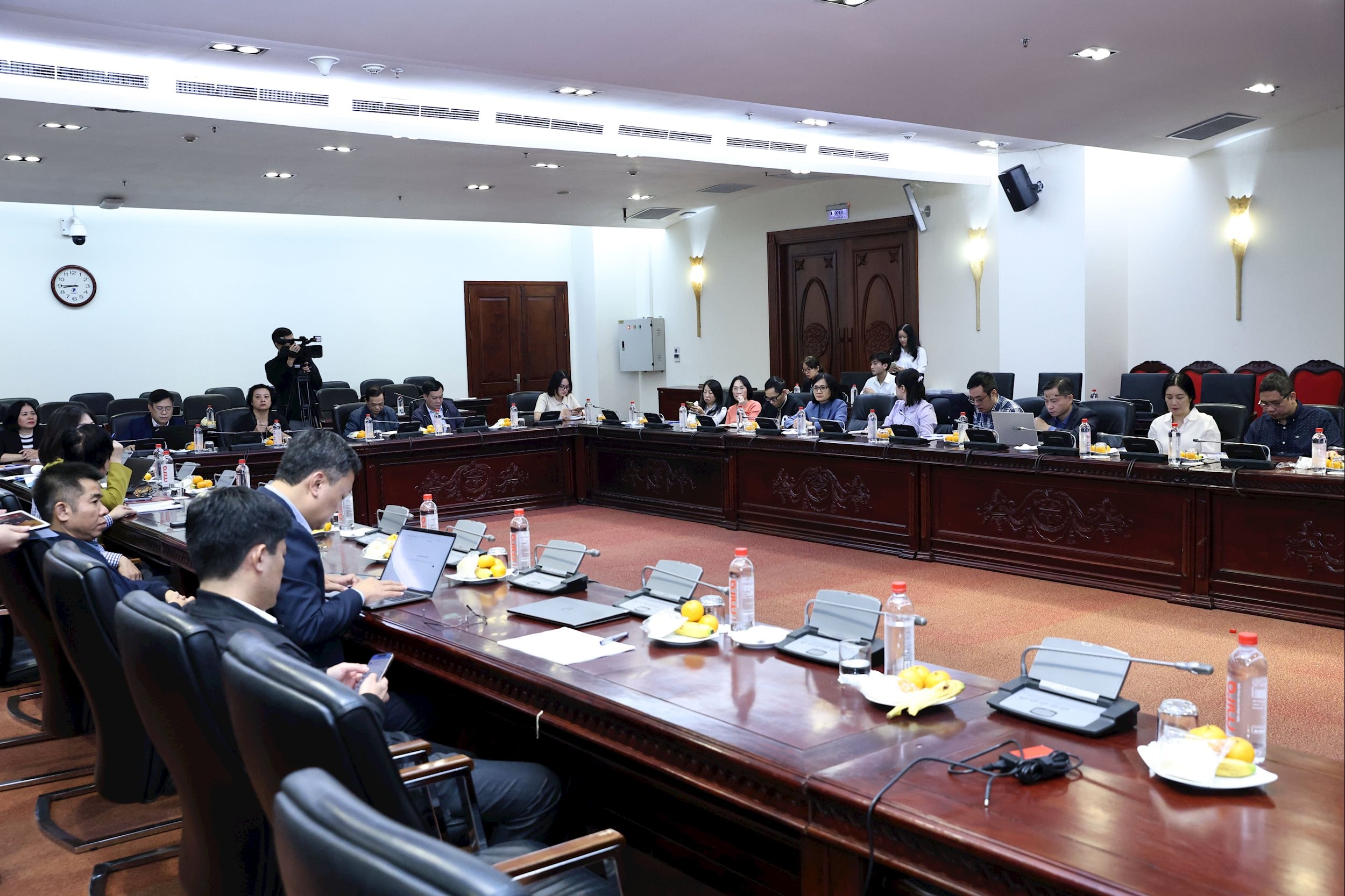 Các đạib biểu tham dự cuộc họp (2)