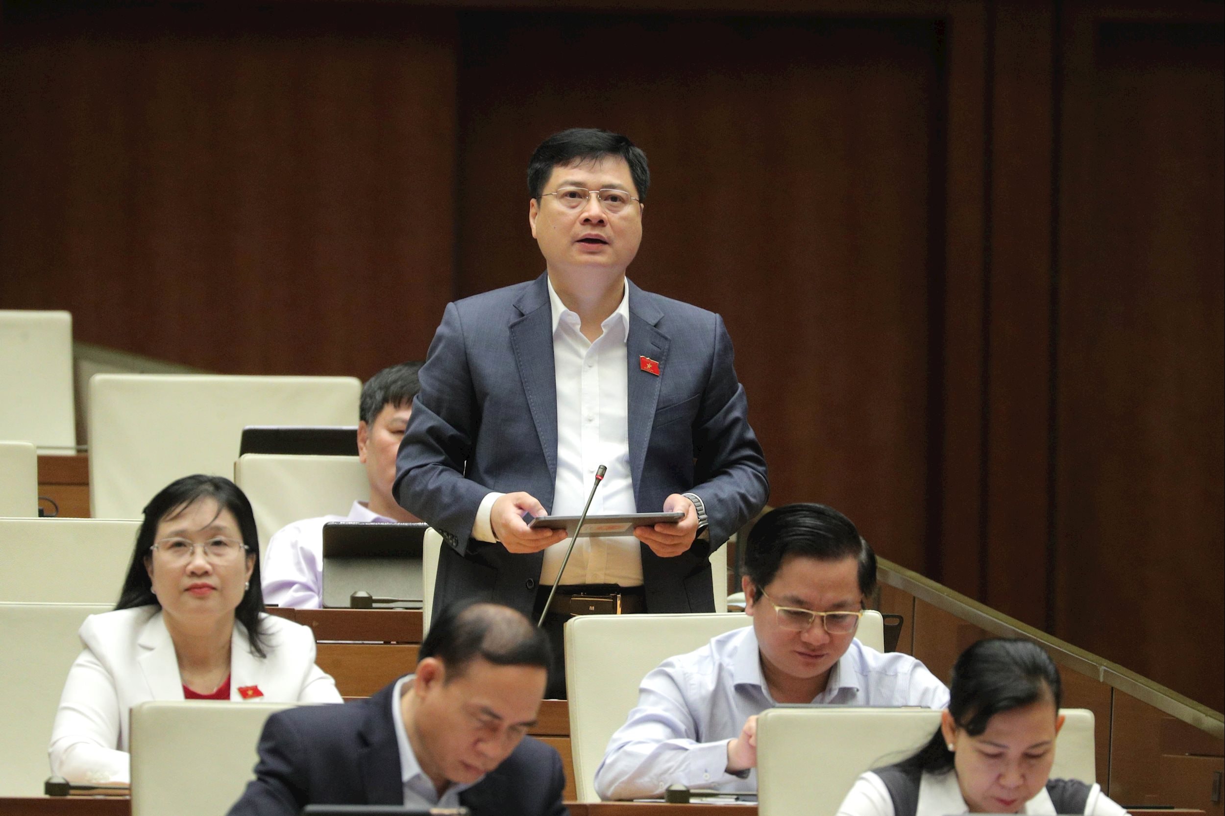 Βουλευτής της Εθνοσυνέλευσης Cam Ha Chung (Phu Tho)