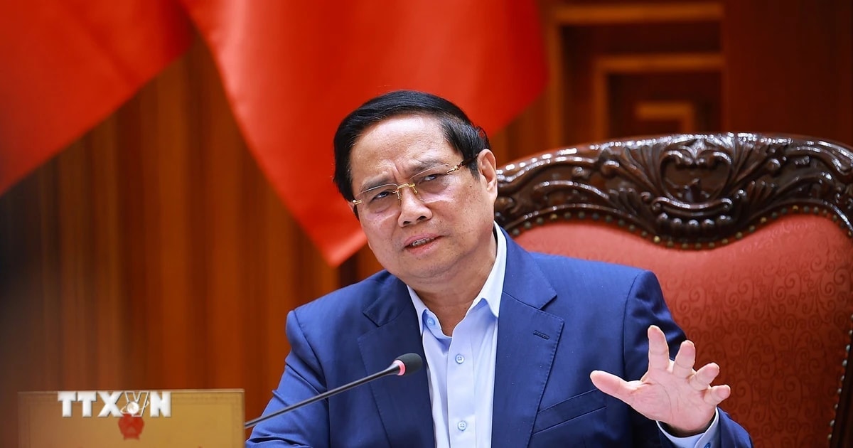 Thủ tướng Phạm Minh Chính chủ trì họp về Đề án phòng, chống sụt lún, sạt lở, ngập úng, hạn hán, xâm nhập mặn vùng đồng bằng sông Cửu Long đến năm 2035, tầm nhìn đến năm 2050. (Ảnh: Dương Giang/TTXVN)