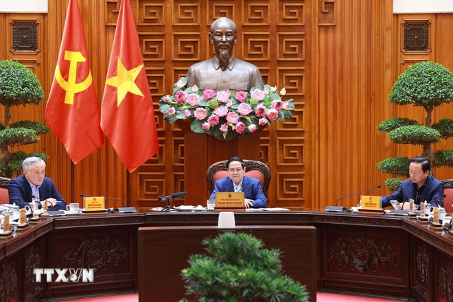 Thủ tướng Phạm Minh Chính chủ trì họp về Đề án phòng, chống sụt lún, sạt lở, ngập úng, hạn hán, xâm nhập mặn vùng đồng bằng sông Cửu Long đến năm 2035, tầm nhìn đến năm 2050. (Ảnh: Dương Giang/TTXVN) ttxvn-thu-tuong-pham-minh-chinh-chu-tri-hop-ve-de-an-phong-chong-sat-lo-xam-nhap-man-vung-dong-bang-song-cuu-long-den-nam-2035-8453032-2.jpg