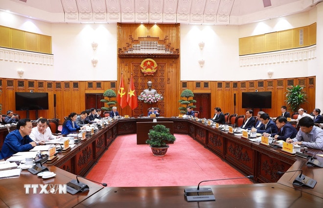 Thủ tướng Phạm Minh Chính chủ trì họp về Đề án phòng, chống sụt lún, sạt lở, ngập úng, hạn hán, xâm nhập mặn vùng đồng bằng sông Cửu Long đến năm 2035, tầm nhìn đến năm 2050. (Ảnh: Dương Giang/TTXVN) ttxvn-thu-tuong-pham-minh-chinh-chu-tri-hop-ve-de-an-phong-chong-sat-lo-xam-nhap-man-vung-dong-bang-song-cuu-long-den-nam-2035-8453032-3.jpg