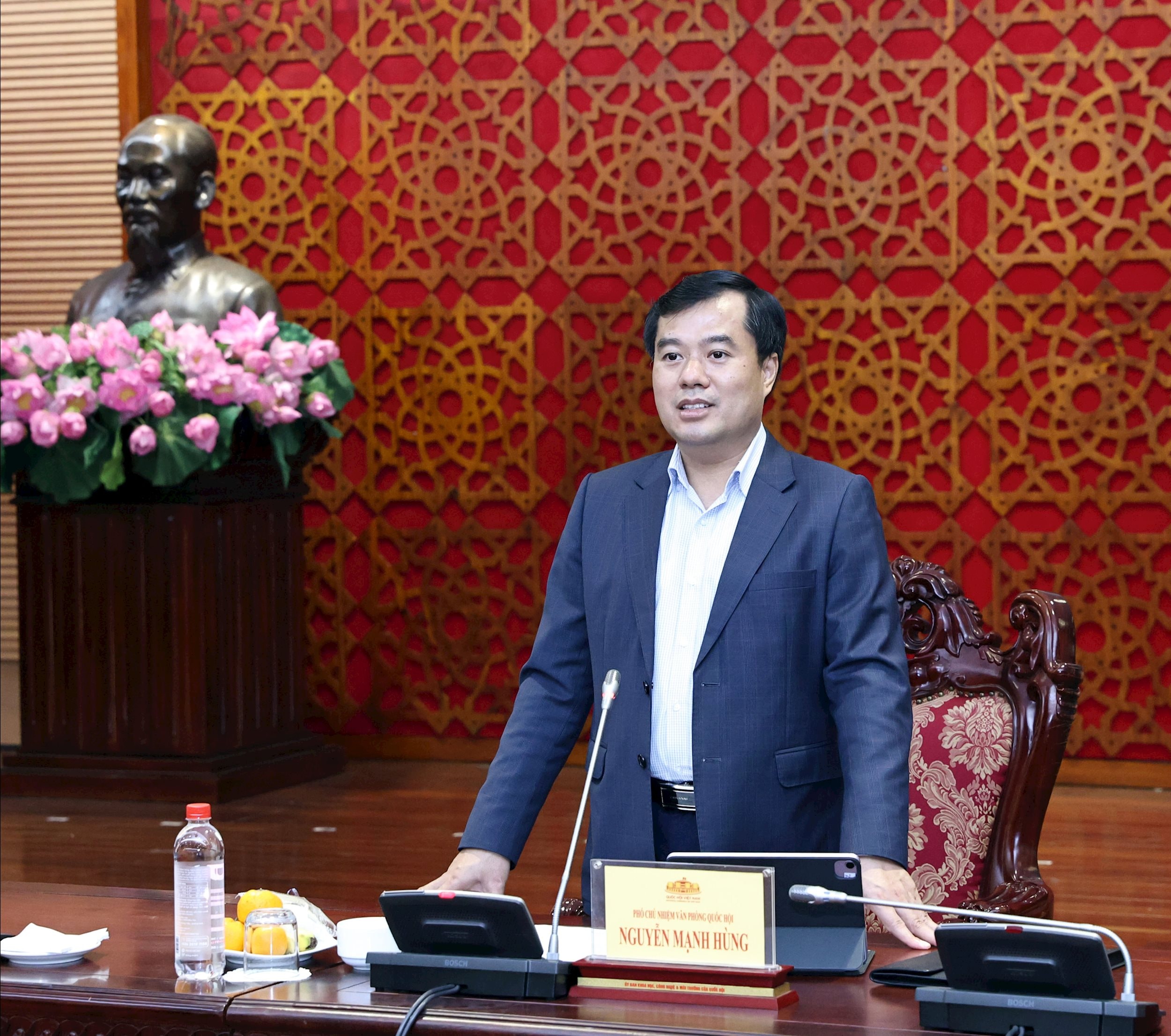 Phó Chủ nhiệm Văn phòng Quốc hội Nguyễn Mạnh Hùng phát biểu