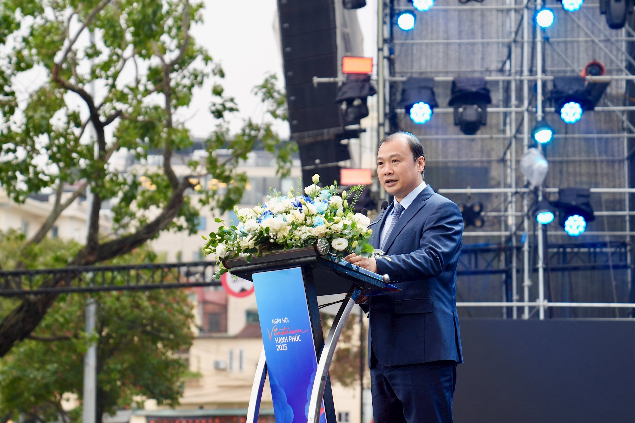 1. Ông Lê Hải Bình - Ủy viên dự khuyết Ban Chấp hành Trung ương Đảng, Thứ trưởng Thường trực Bộ Văn hóa, Thể thao và Du lịch phát biểu tại Chương trình.