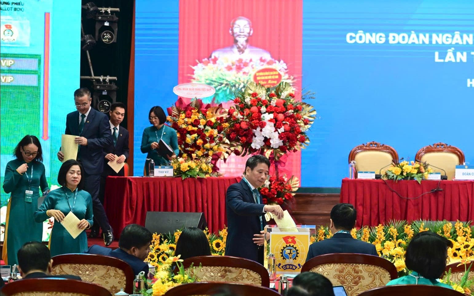 Делегати голосують за обрання Виконавчого комітету профспілки BIDV на термін 2025-2030 років