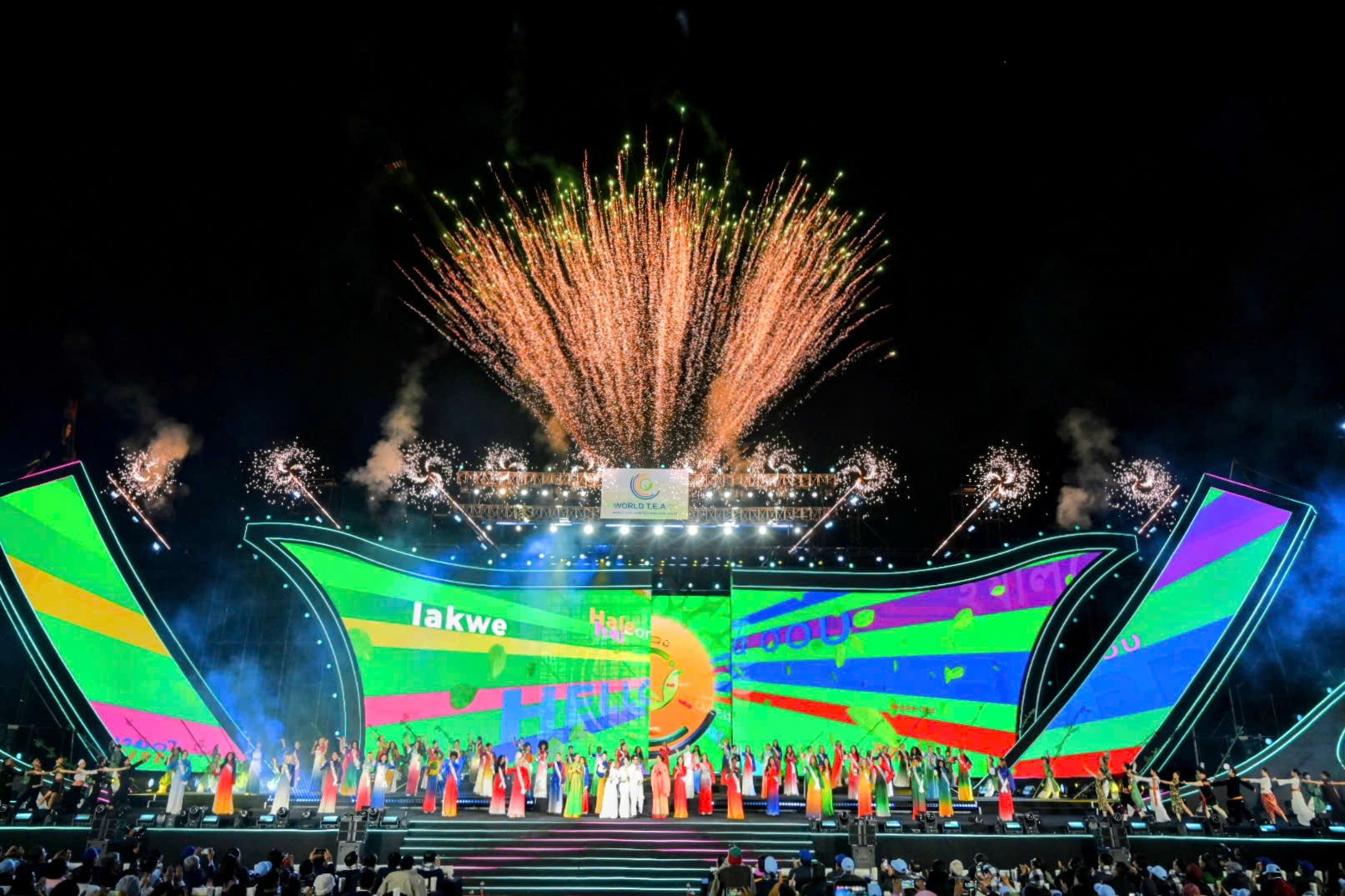 เทศกาลชานานาชาติ World T.E.A Fest 2025 เปิดตัวอย่างเป็นทางการที่จัตุรัสลัมเวียน เมืองดาลัด (จังหวัดลัมดง)