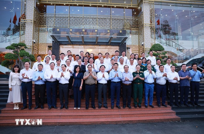 ttxvn-thu-tuong-lam-viec-voi-ban-thuong-vu-tinh-uy-tay-ninh-0812-3.jpg