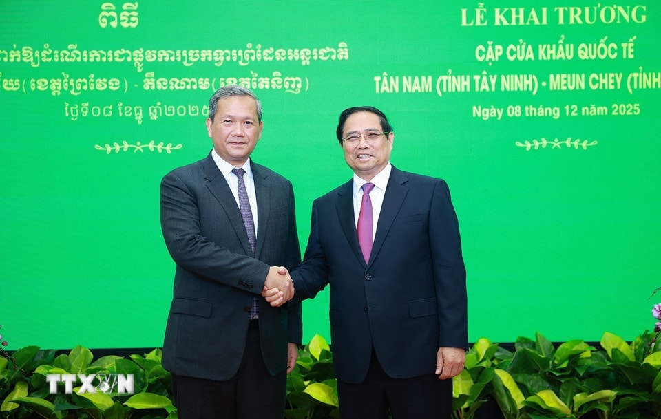 Thủ tướng Phạm Minh Chính và Thủ tướng Hun Manet hội đàm. (Ảnh: Dương Giang/TTXVN)