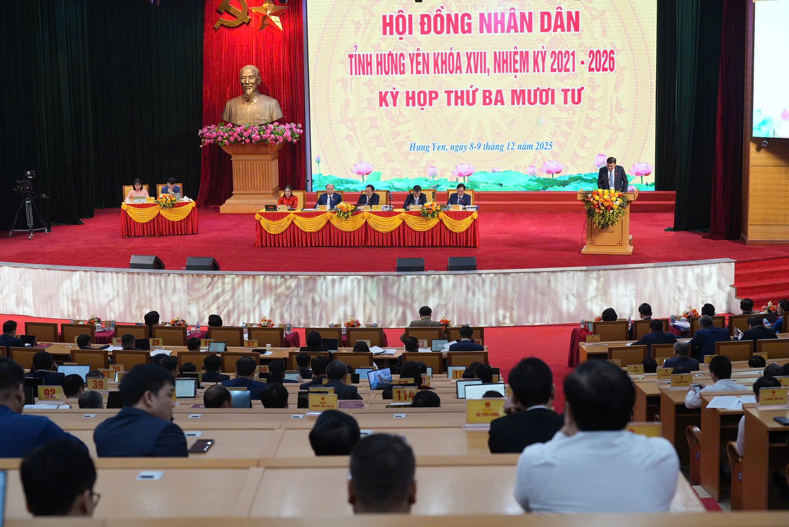 Quang cảnh kỳ họp