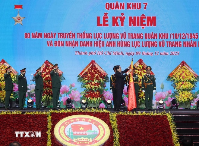 ttxvn-0912-chu-tich-nuoc-quan-khu-7-14.jpg