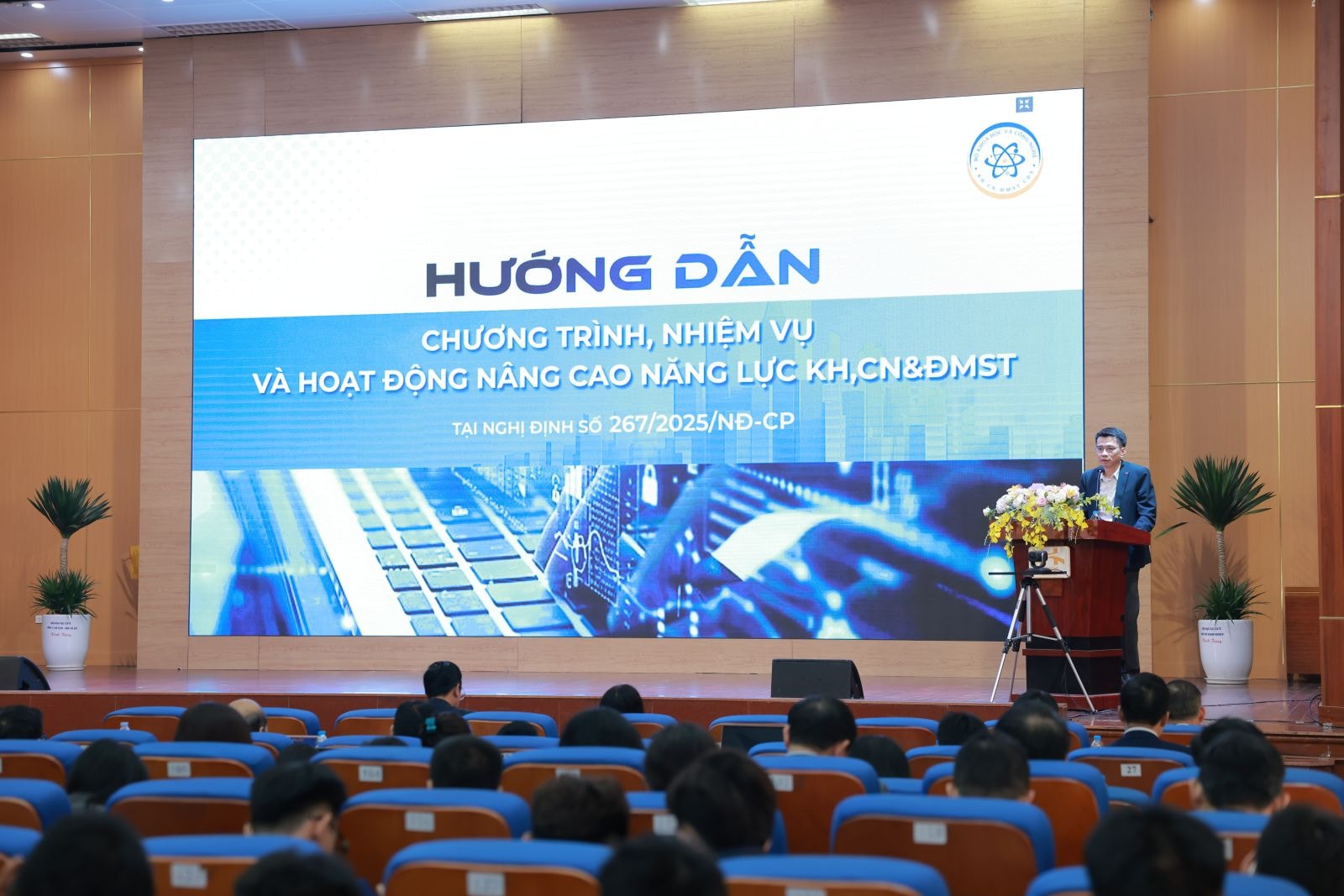 Đại diện Bộ Khoa học và Công nghệ trình bày các nội dung trọng tâm tại Hội nghị
