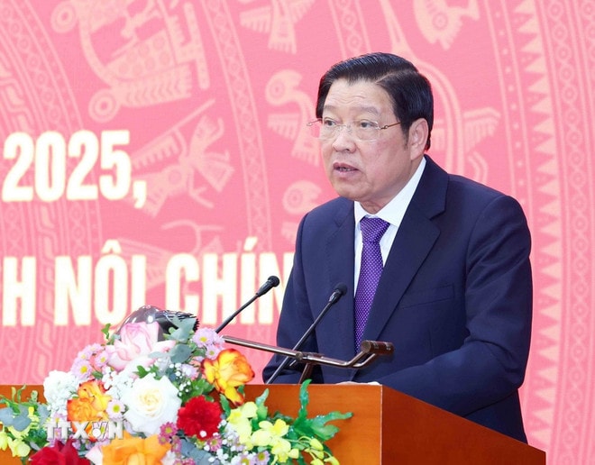 Đồng chí Phan Đình Trạc, Uỷ viên Bộ Chính trị, Bí thư Trung ương Đảng, Trưởng Ban Nội chính Trung ương phát biểu tại hội nghị. (Ảnh: Phương Hoa/TTXVN) ttxvn-noi-chinh-1.jpg