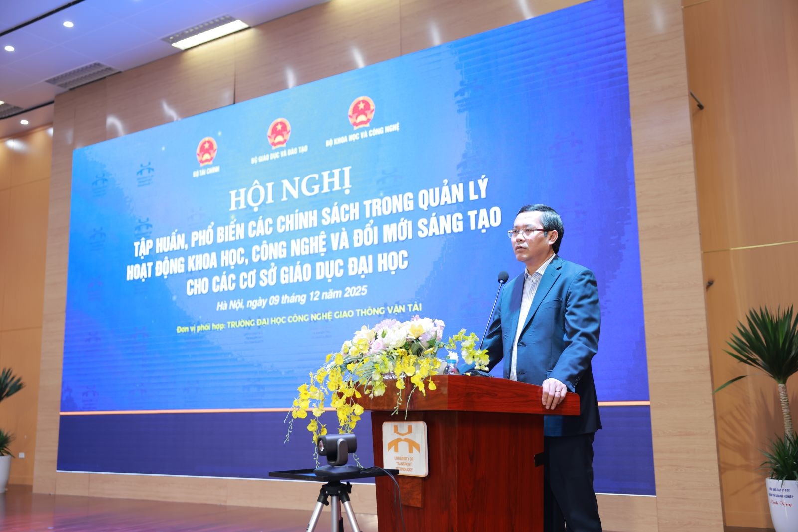 Thứ trưởng Bộ Giáo dục và Đào tạo Nguyễn Văn Phúc phát biểu khai mạc tại Hội nghị