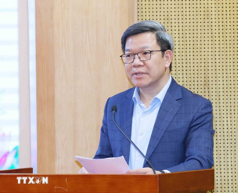 Ông Tống Văn Thanh, Vụ trưởng Vụ Báo chí-Xuất bản, Ban Tuyên giáo và Dân vận Trung ương trình bày báo cáo tại buổi làm việc. (Ảnh: Phương Hoa/TTXVN)