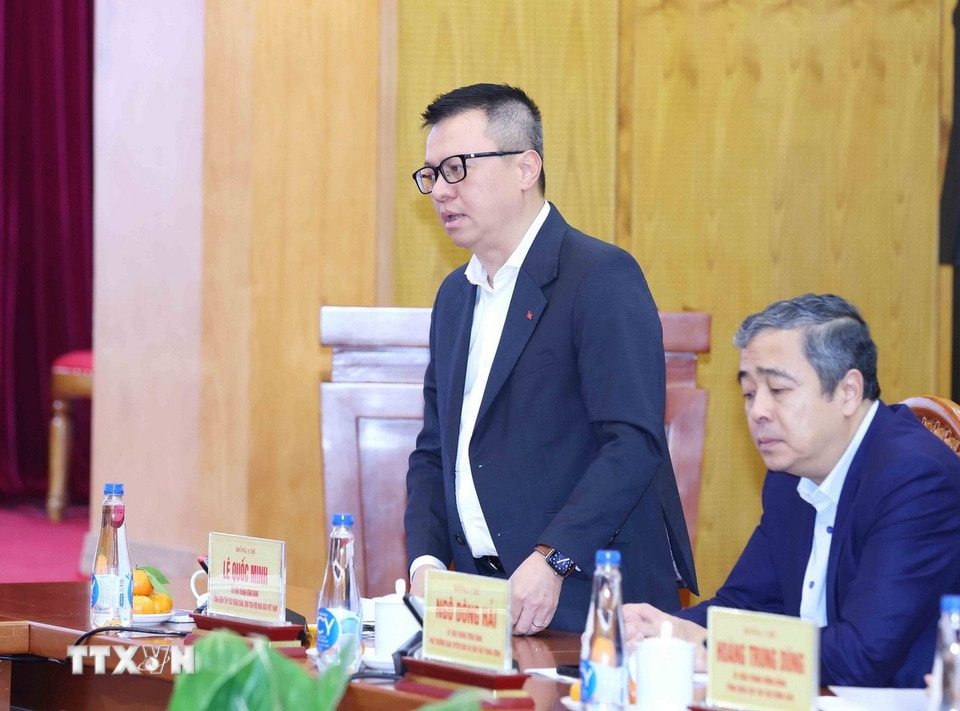 Ông Lê Quốc Minh, Ủy viên Trung ương Đảng, Tổng Biên tập Báo Nhân Dân, Chủ tịch Hội Nhà báo Việt Nam, phát biểu tại buổi làm việc. (Ảnh: Phương Hoa/TTXVN)