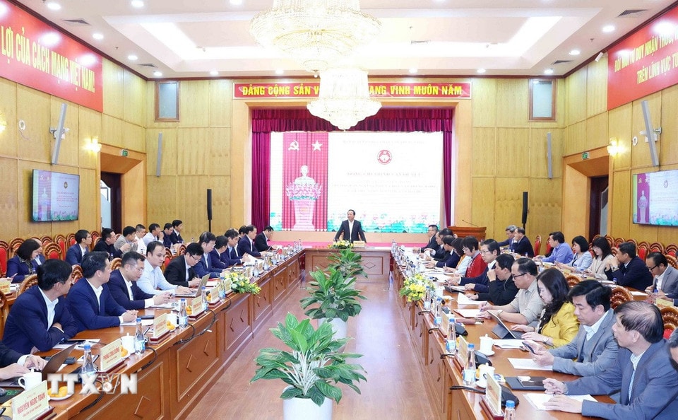Trưởng Ban Tuyên giáo và Dân vận Trung ương Trịnh Văn Quyết làm việc với các cơ quan báo chí. (Ảnh: Phương Hoa/TTXVN)