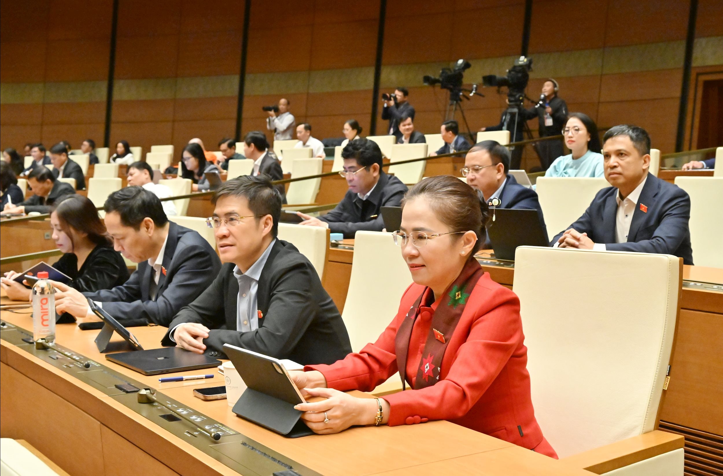 Quốc hội phê duyệt chủ trương đầu tư Chương trình xây dựng nông thôn mới, giảm nghèo bền vững, phát triển vùng đồng bào dân tộc thiểu số và miền núi