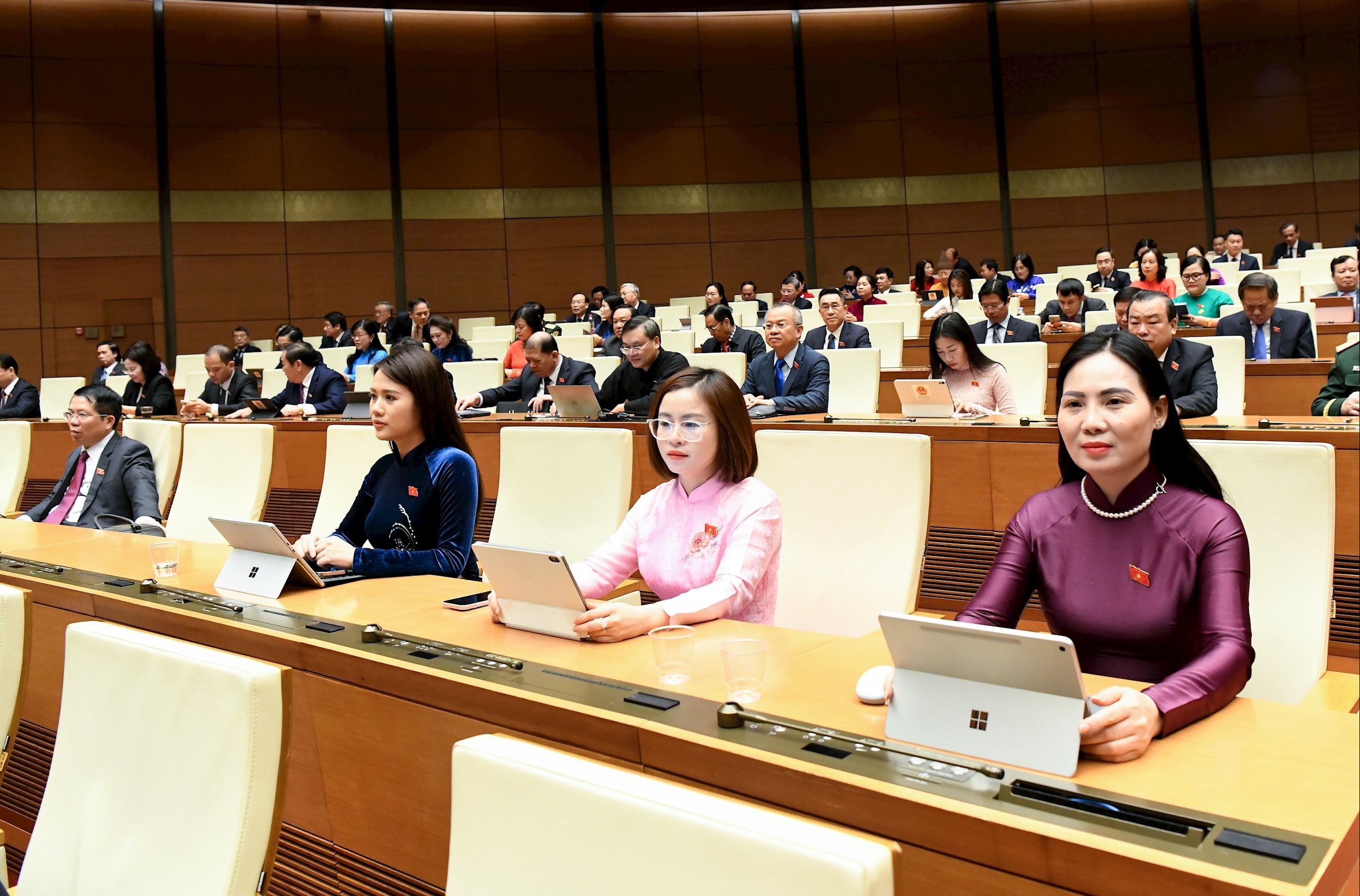 Các đại biểu tham dự phiên bế mạc.2