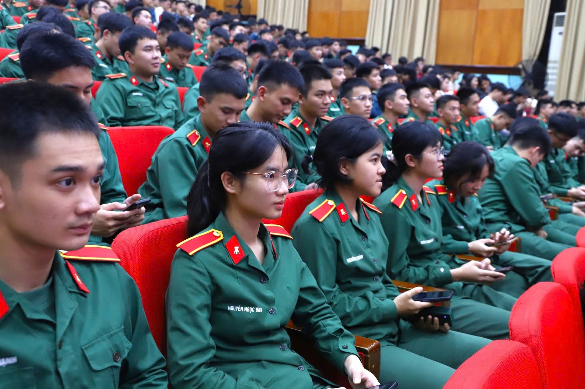hv kĩ thuật quân sự