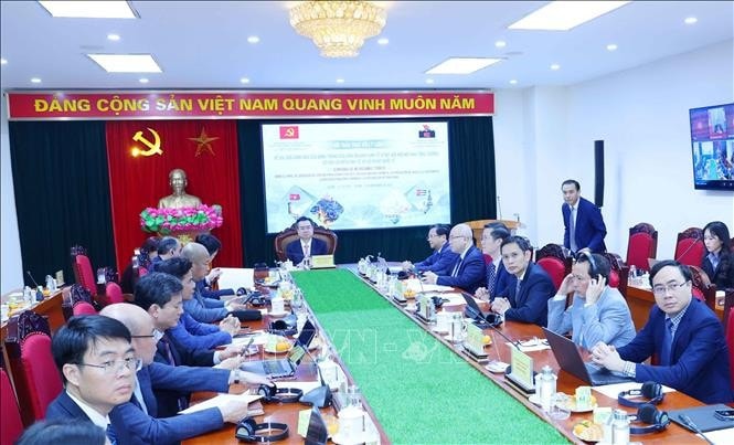 An overview of the seminar on the Party’s leadership in ensuring macroeconomic stability, renewing the growth model, restructuring the economy and promoting international integration (Photo: VNA)