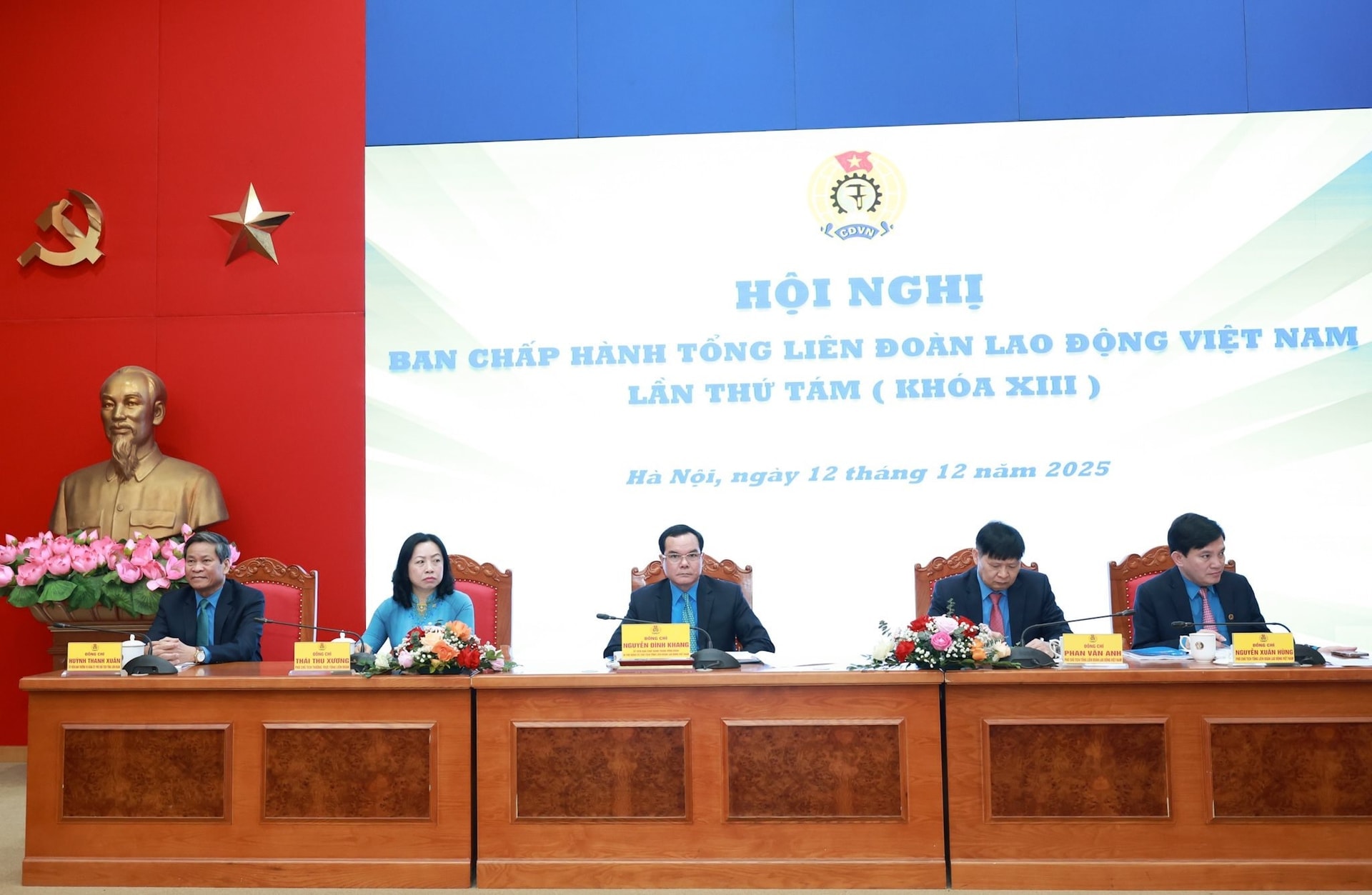 Đoàn Chủ tịch điều hành hội nghị. Ảnh: Hải Nguyễn
