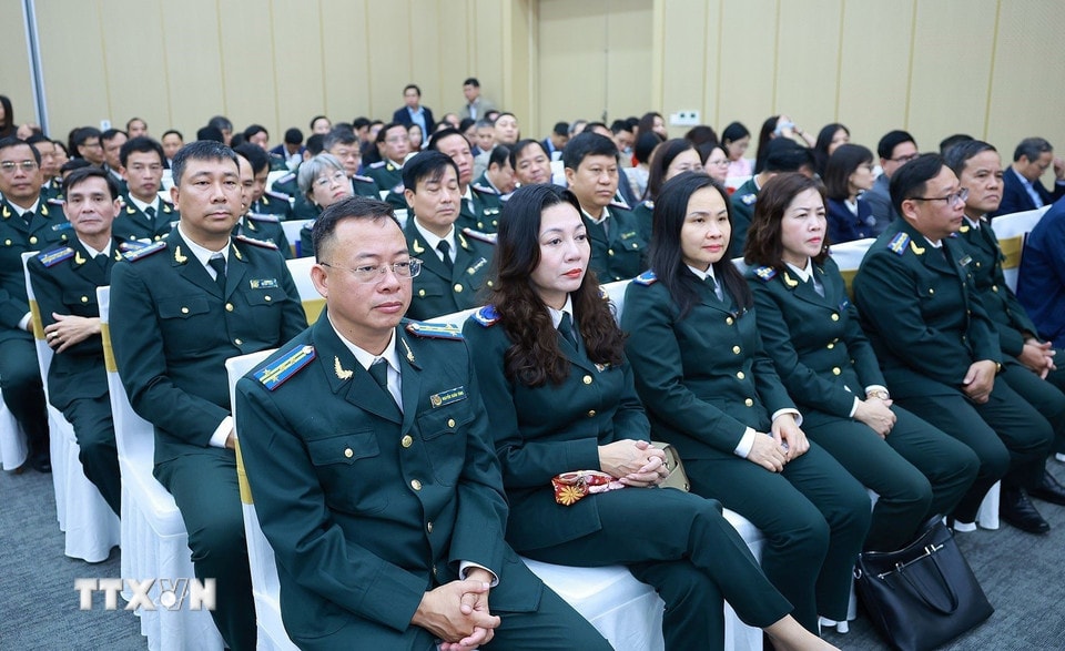 법무부의 2025년 업무 개요를 발표하는 전국회의에 참석한 대표단. (사진: Duong Giang/VNA)