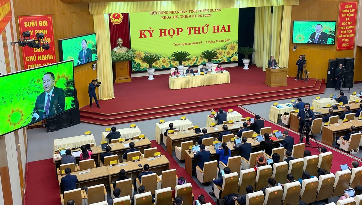Quang cảnh phiên bế mạc kỳ họp thứ hai HĐND tỉnh. Ảnh Tâm Phạm.