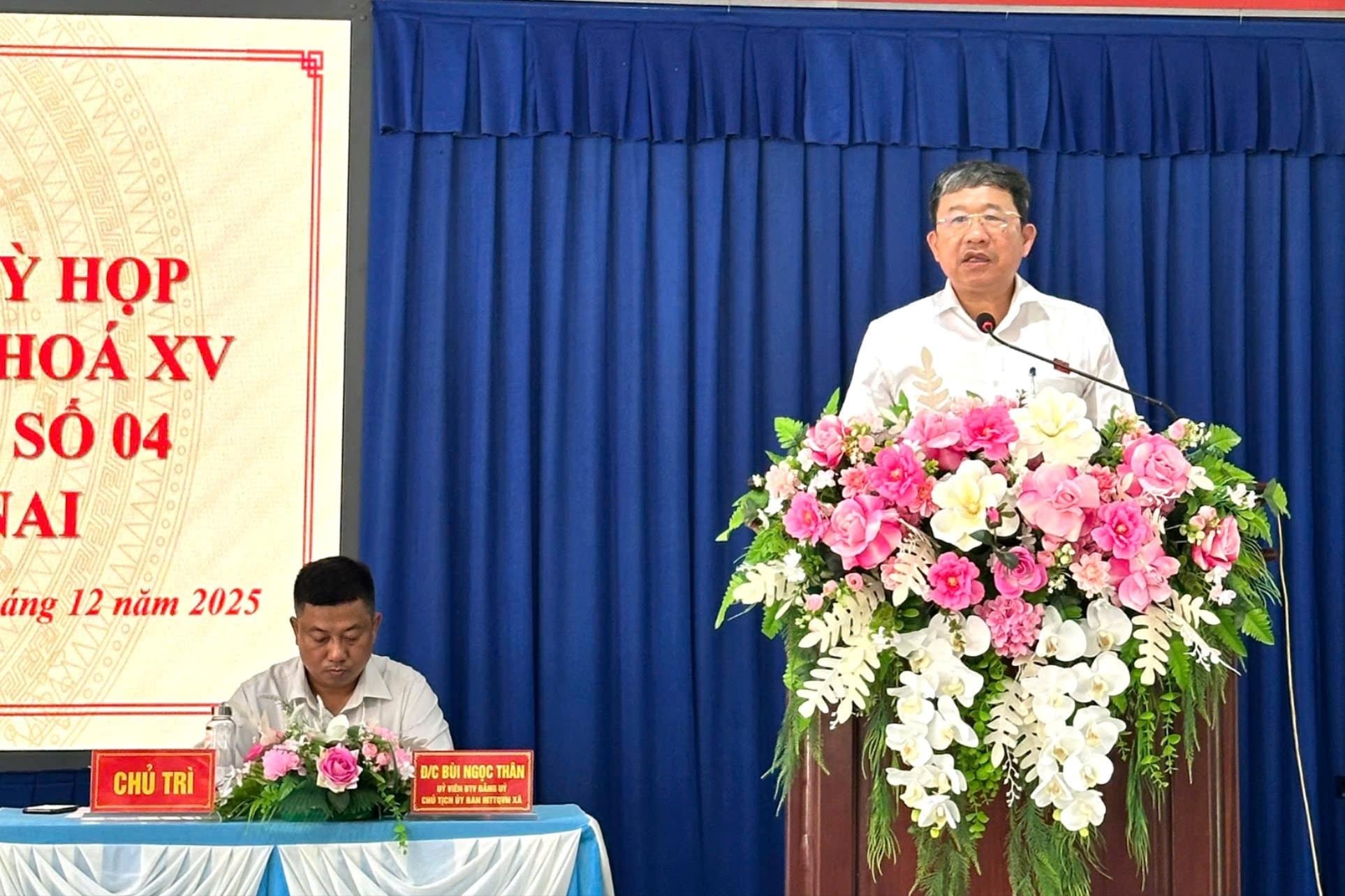 លោក វូ ហៃហា អនុលេខាគណៈកម្មាធិការបក្ស ថ្លែងសុន្ទរកថានៅក្នុងពិធីជួបជាមួយអ្នកបោះឆ្នោតនៅឃុំសួនភូ។