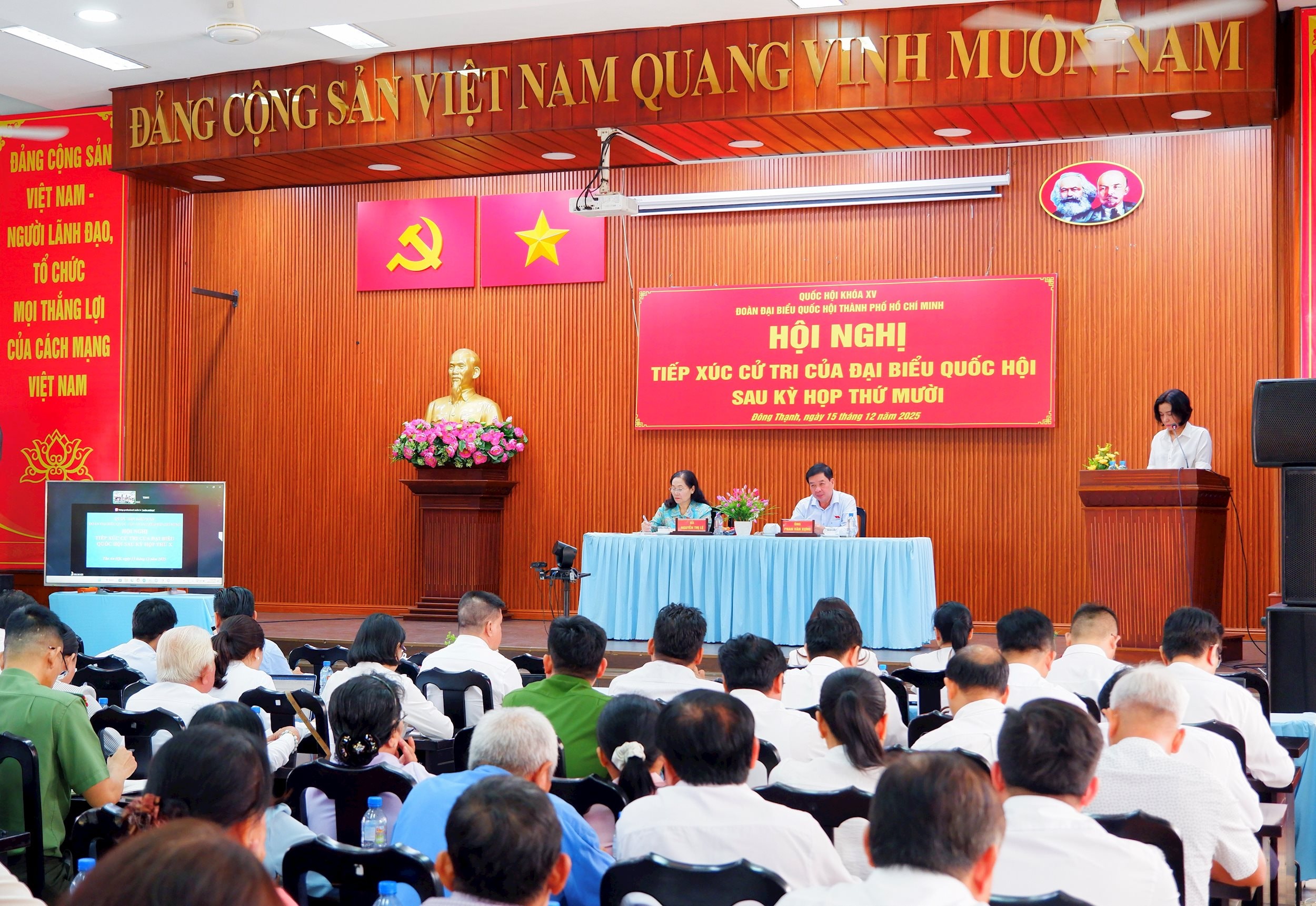 ទិដ្ឋភាពនៃសន្និសីទចម្រុះរវាងភាគីទាំងពីរ និងសន្និសីទអនឡាញ។ រូបថត៖ ហ័រ ឡេ