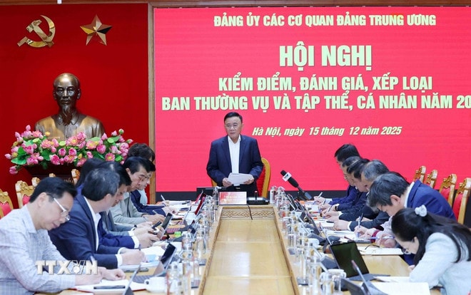 ttxvn-1512-thuong-truc-ban-bi-thu-1.jpg