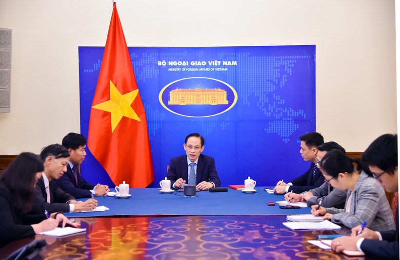 Minister of Foreign Affairs Le Hoai Trung holds phone talks with Philippine Secretary of Foreign Affairs Maria Theresa Lazaro on December 15. (Photo : VNA)