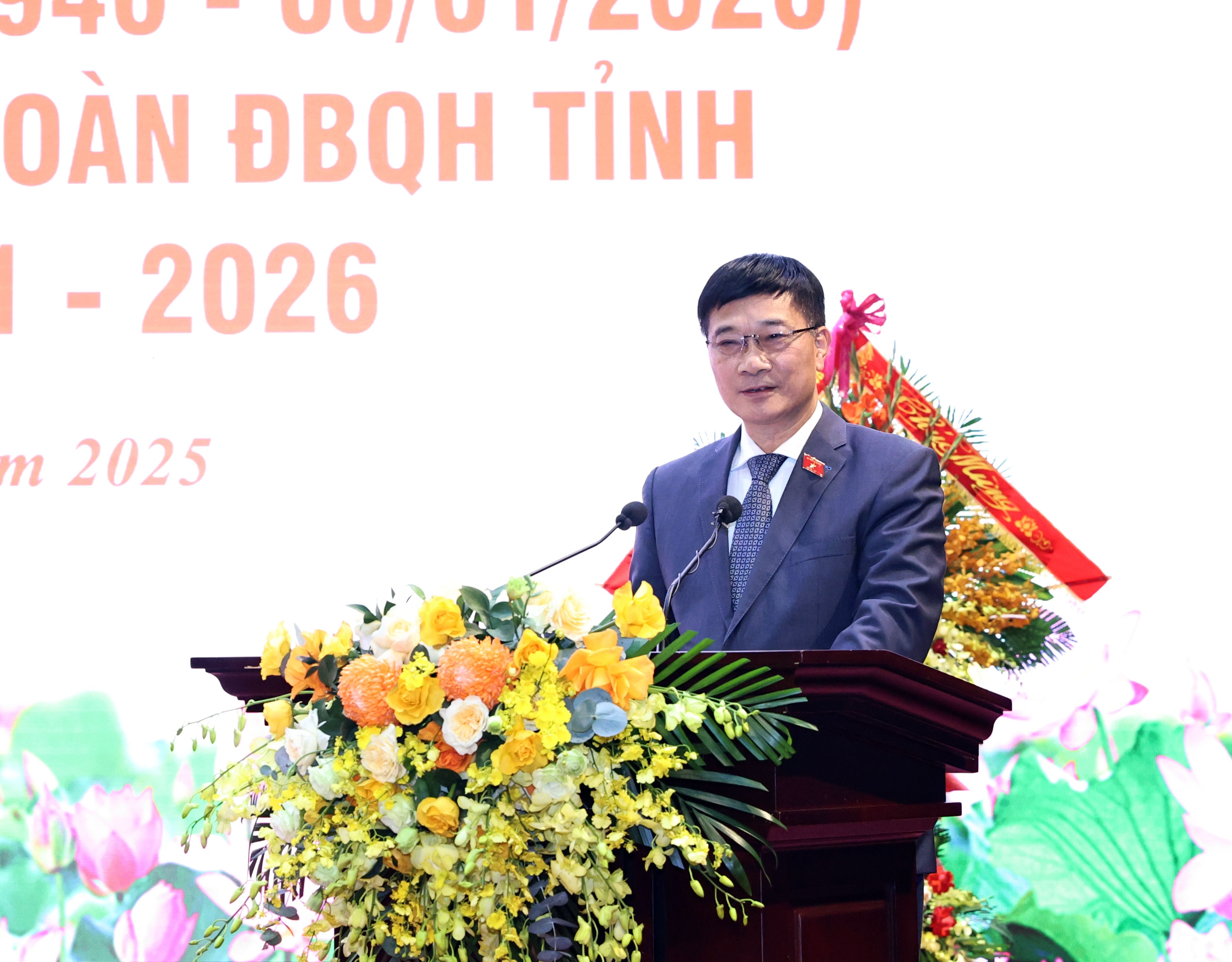 អនុប្រធានរដ្ឋសភា វូ ហុង ថាញ់ ថ្លែងសុន្ទរកថា។